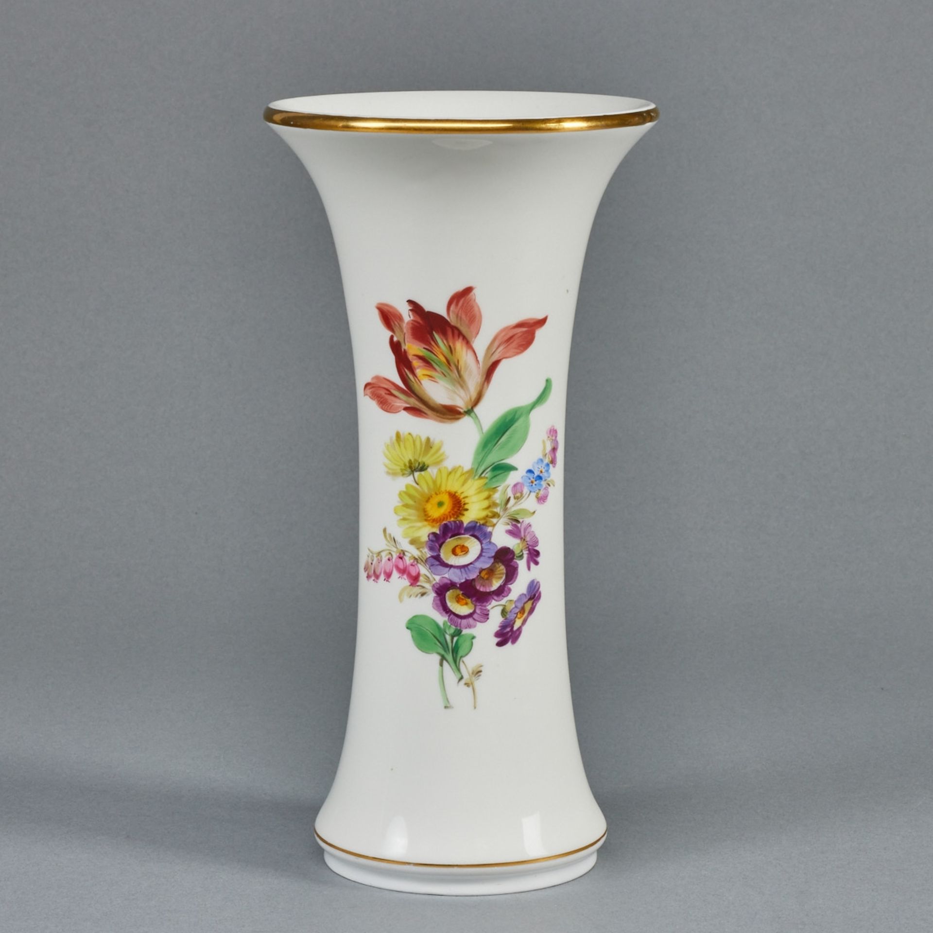 Trompetenvase - Blumenbukett mit Federmohn bzw. Tulpe. Meissen 1935-1947. - Bild 2 aus 2
