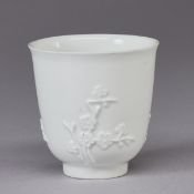 Hoher Becher - Prunuszweige. Meissen, um 1750. 1. Wahl. H. 7,8 cm