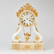 Biedermeier Tischuhr mit Putto