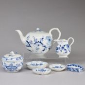 8 Teile - Zwiebelmuster. Meissen 1888-vor 1974.