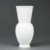 Vase Halle 1 - Marguerite Friedlaender. KPM Berlin 1945-1962.