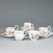 2 unterschiedliche Tassen, 3 Untertassen - Rote Rose. Meissen 1850-1980.