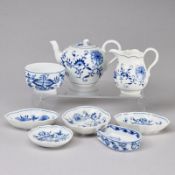 8 Teile - Zwiebelmuster. Meissen 1888- vor 1974.