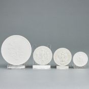 4 unterschiedliche Medaillen. Meissen.