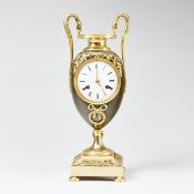 Empire Pendule in Vasenform