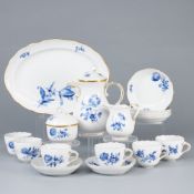 15tlg. Mokkaservice für 6 Personen - Blume 2 Mitte und 1 ovale Platte - Blume 2 schräg. Meissen 1951