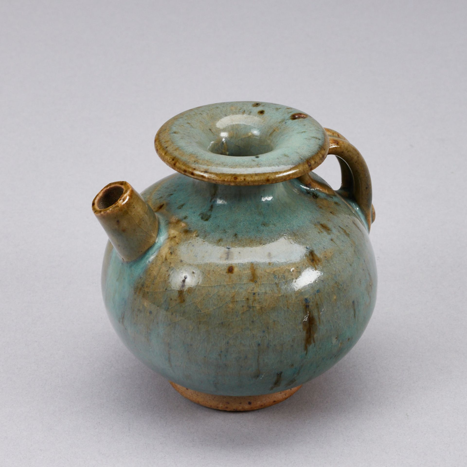 Kleine Celadon Winekanne
