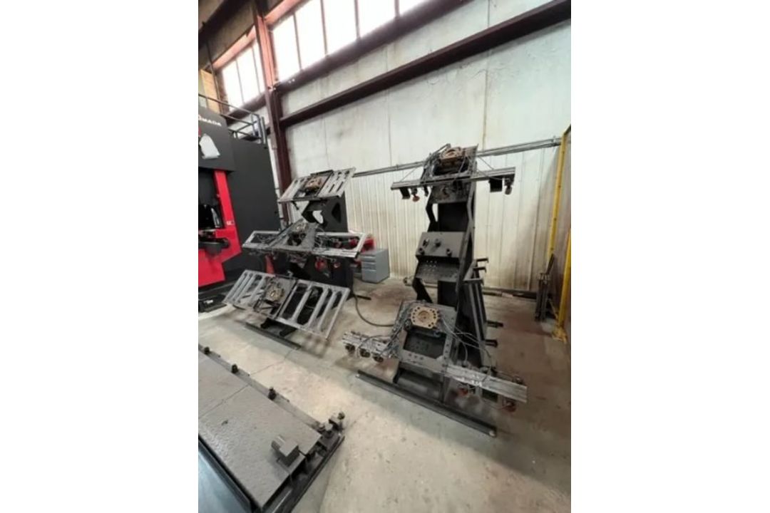2011 Amada HDS 2204NT, 243 Ton x 14' Hydraulic Press Brake w/ Astro 165W NT Robotic Bending System - Image 5 of 18