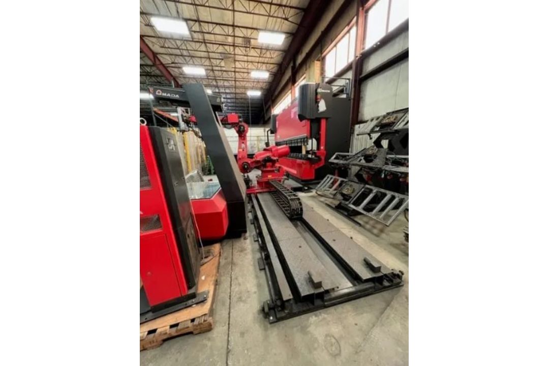 2011 Amada HDS 2204NT, 243 Ton x 14' Hydraulic Press Brake w/ Astro 165W NT Robotic Bending System - Image 3 of 18