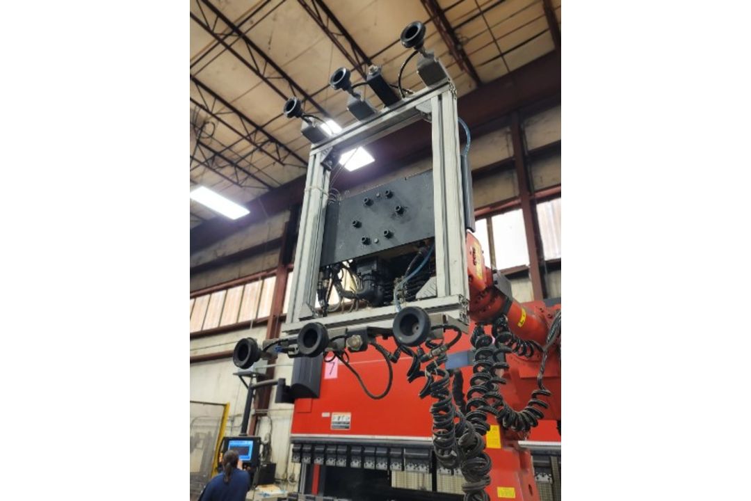 2011 Amada HDS 2204NT, 243 Ton x 14' Hydraulic Press Brake w/ Astro 165W NT Robotic Bending System - Image 13 of 18