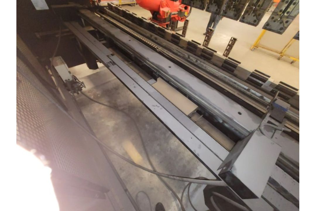 2011 Amada HDS 2204NT, 243 Ton x 14' Hydraulic Press Brake w/ Astro 165W NT Robotic Bending System - Image 11 of 18
