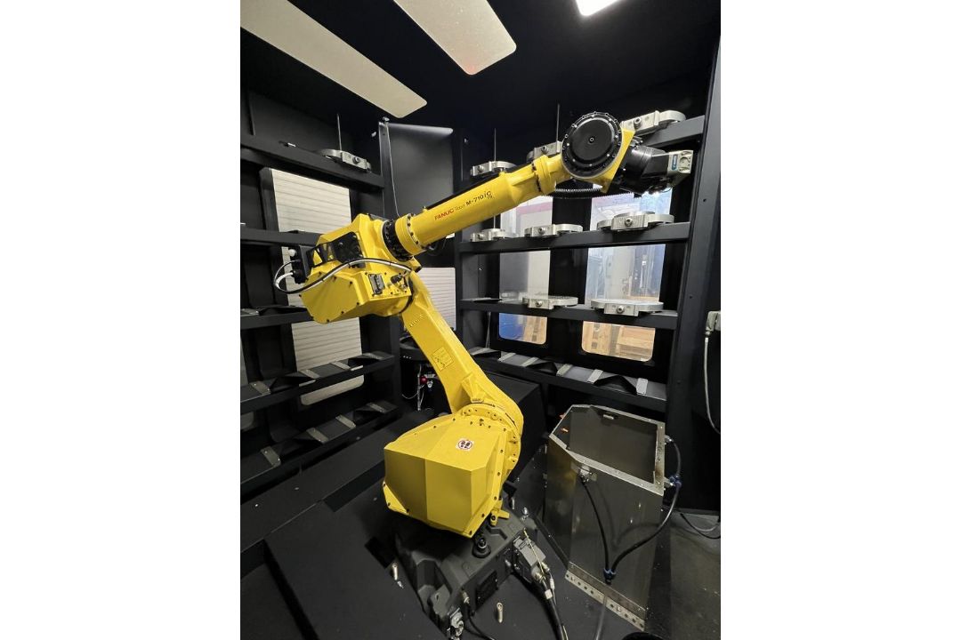 2017 Haas UMC 750 Vertical Machining Center, Fanuc Robot, 42 Station Pallet System, AX5 Trinity, 10 - Image 15 of 43