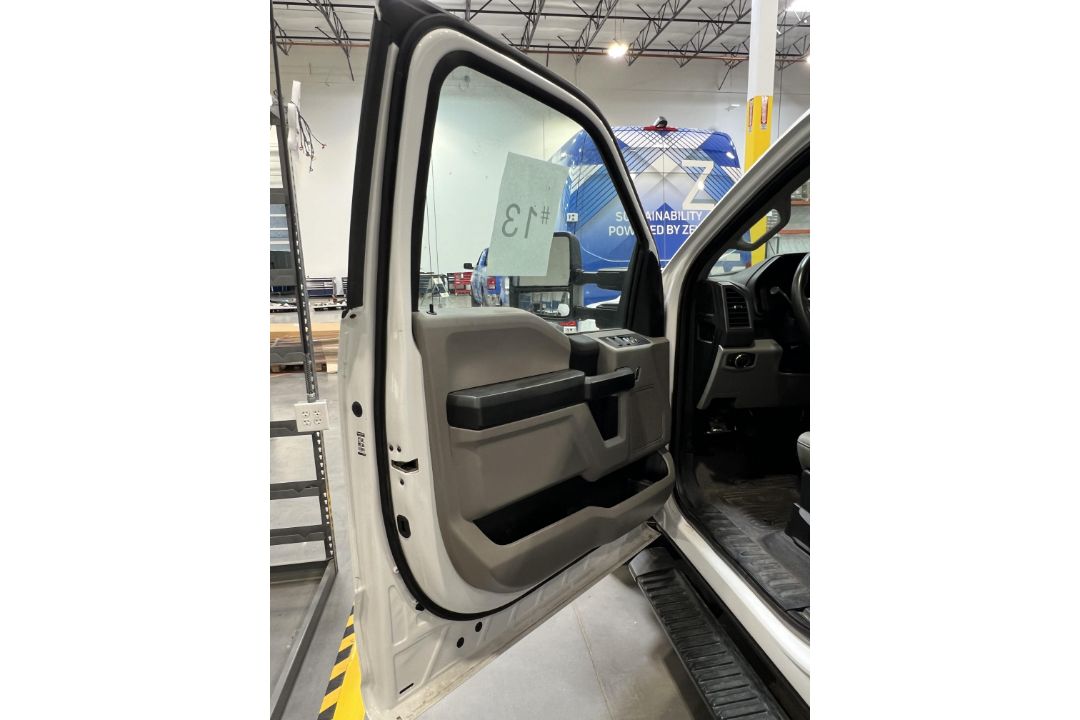 2020 Ford F-250 4 Door EV, Needs 12 Volt Battery (Condition Unkown Could Not Test Drive) Missing - Image 25 of 44
