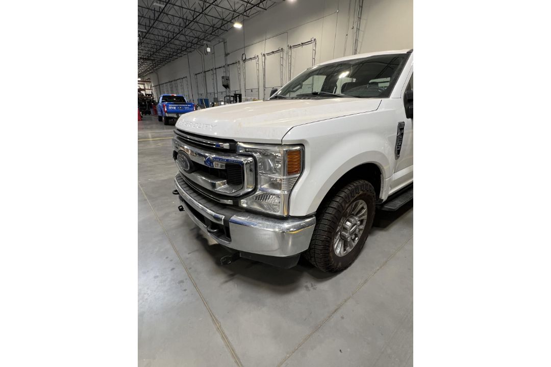 2020 Ford F-250 4 Door EV, Needs 12 Volt Battery (Condition Unkown Could Not Test Drive) Missing - Image 7 of 44