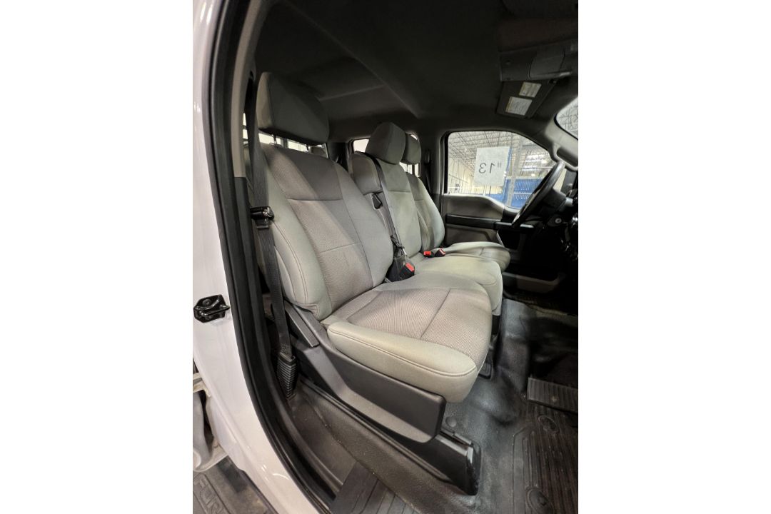 2020 Ford F-250 4 Door EV, Needs 12 Volt Battery (Condition Unkown Could Not Test Drive) Missing - Image 41 of 44