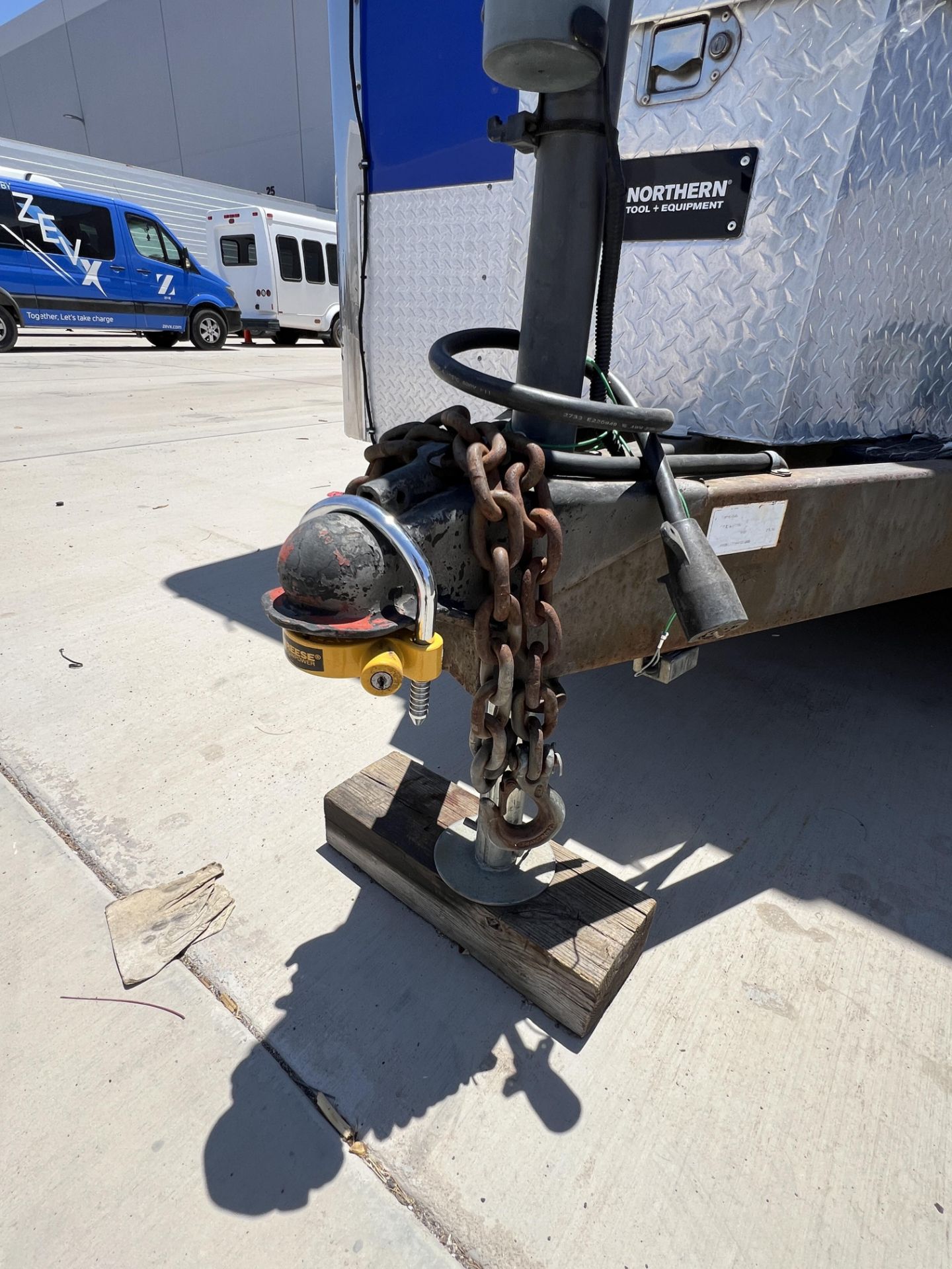 2005 28' Race Trailer, Has An Internal Gas Generator - Image 5 of 34