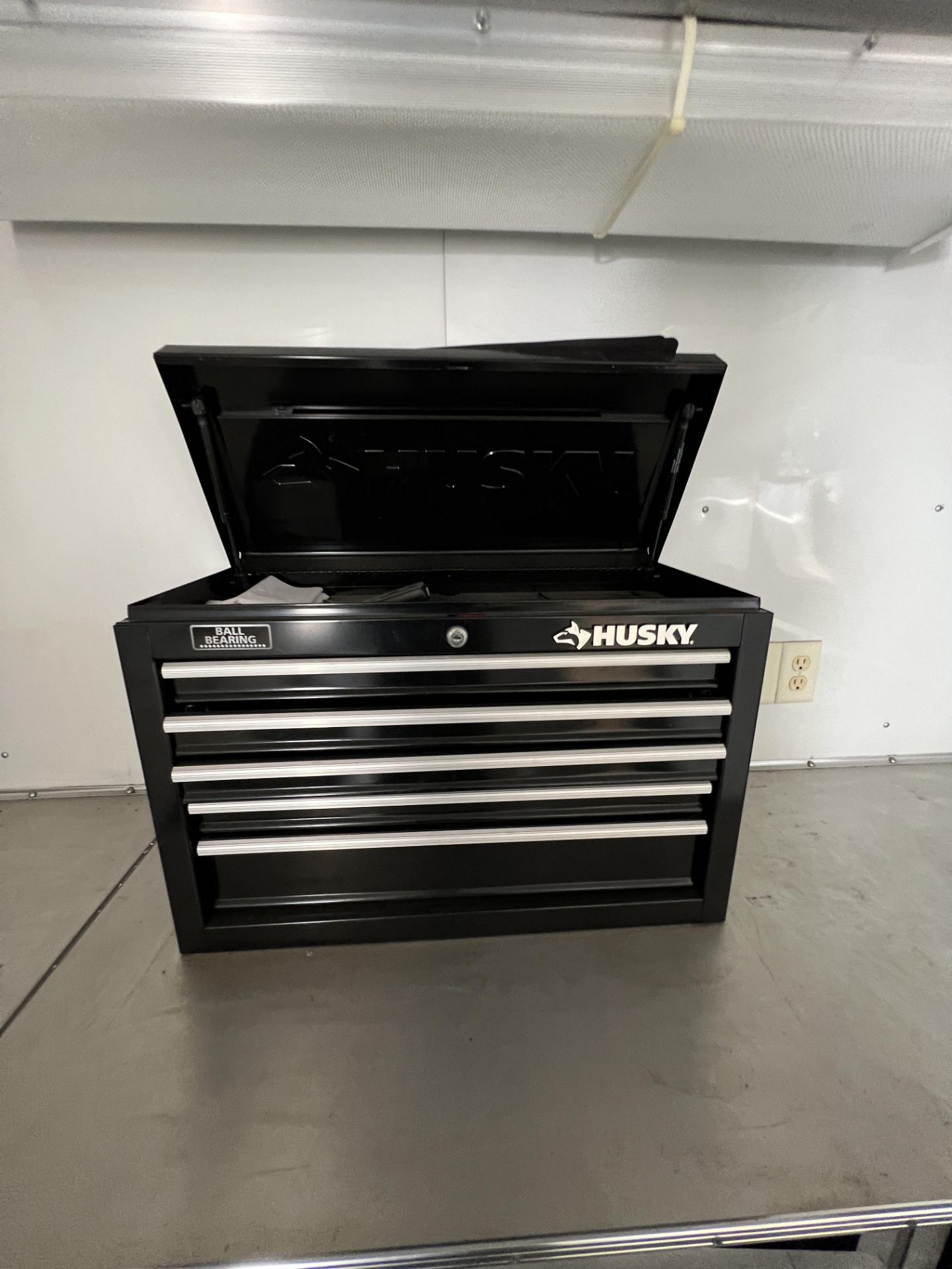 2005 28' Race Trailer, Has An Internal Gas Generator - Image 19 of 34