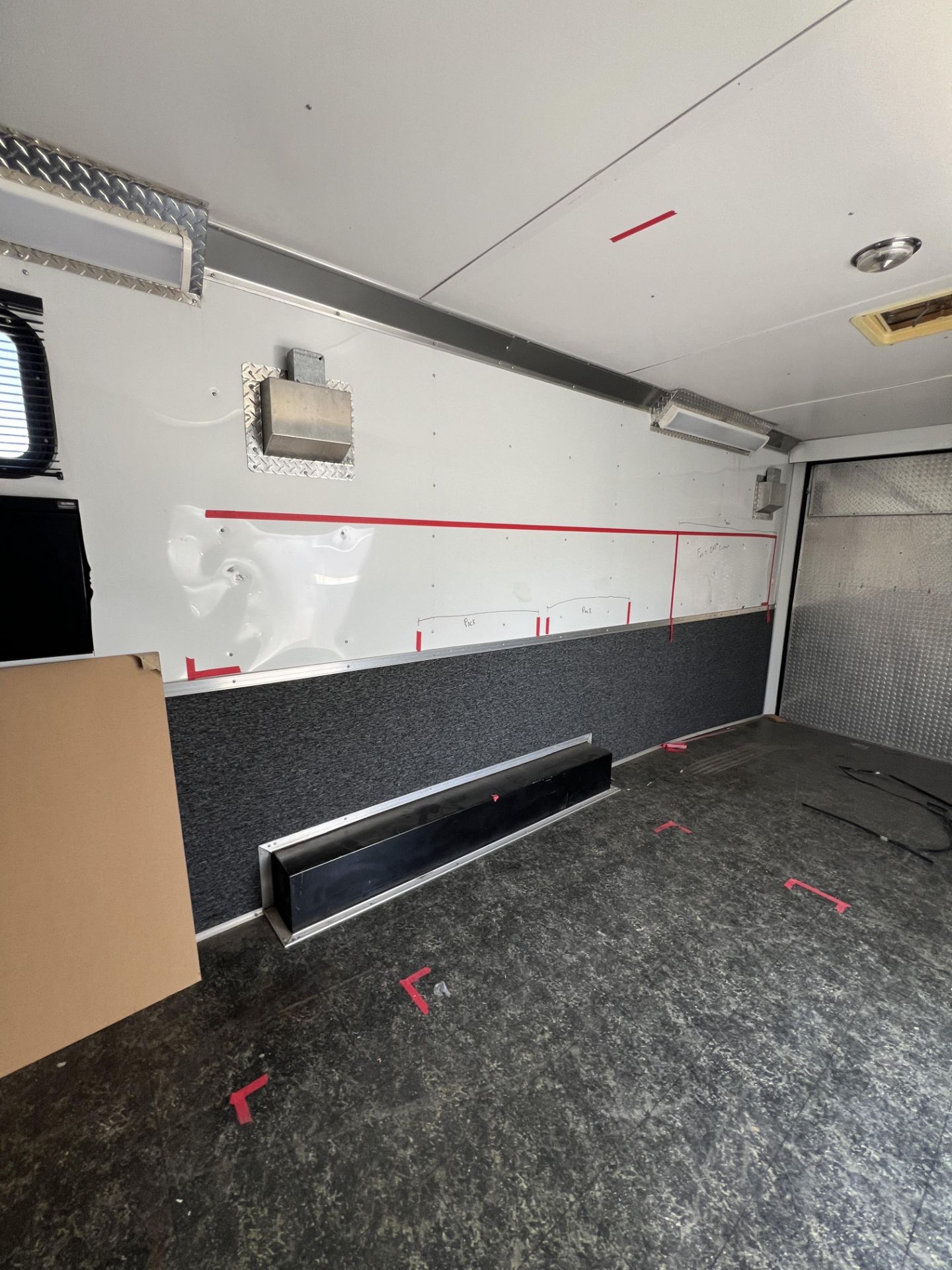 2005 28' Race Trailer, Has An Internal Gas Generator - Image 26 of 34
