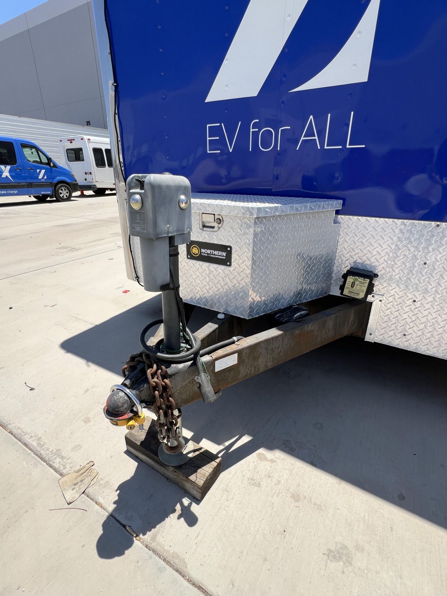 2005 28' Race Trailer, Has An Internal Gas Generator - Image 4 of 34