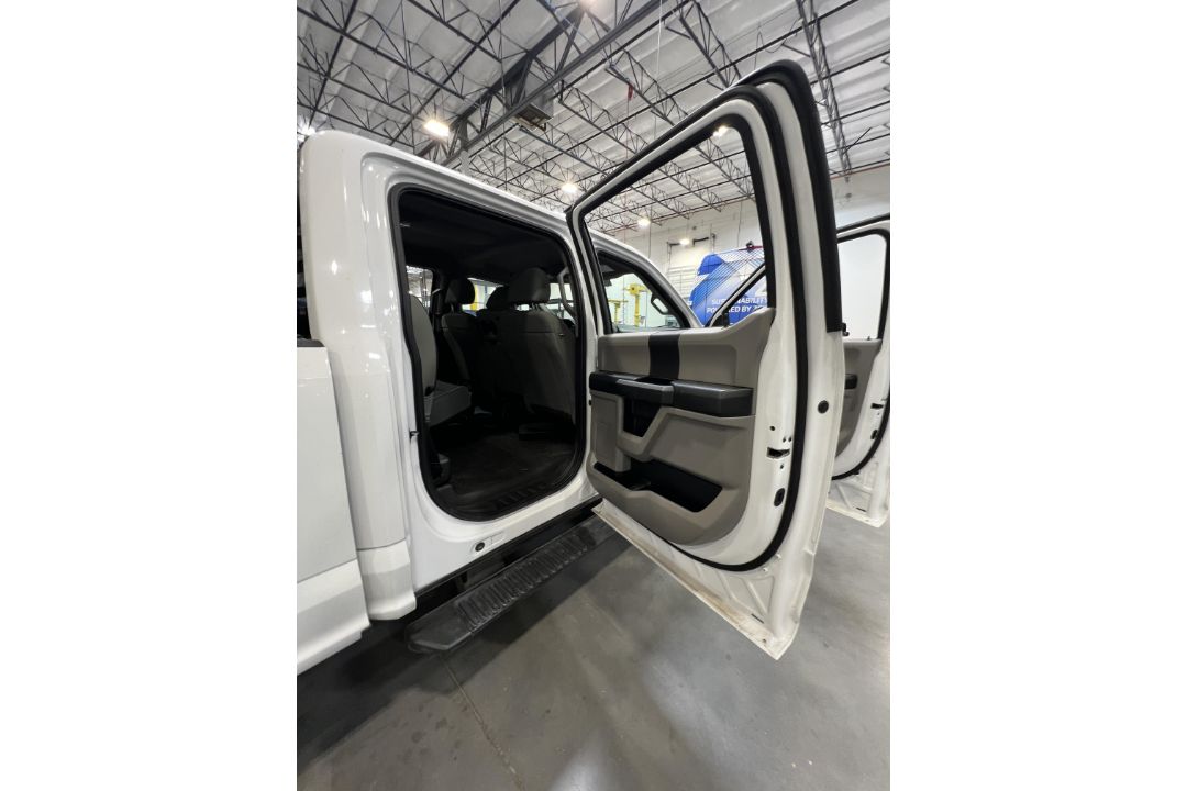 2020 Ford F-250 4 Door EV, Needs 12 Volt Battery (Condition Unkown Could Not Test Drive) Missing - Image 42 of 44