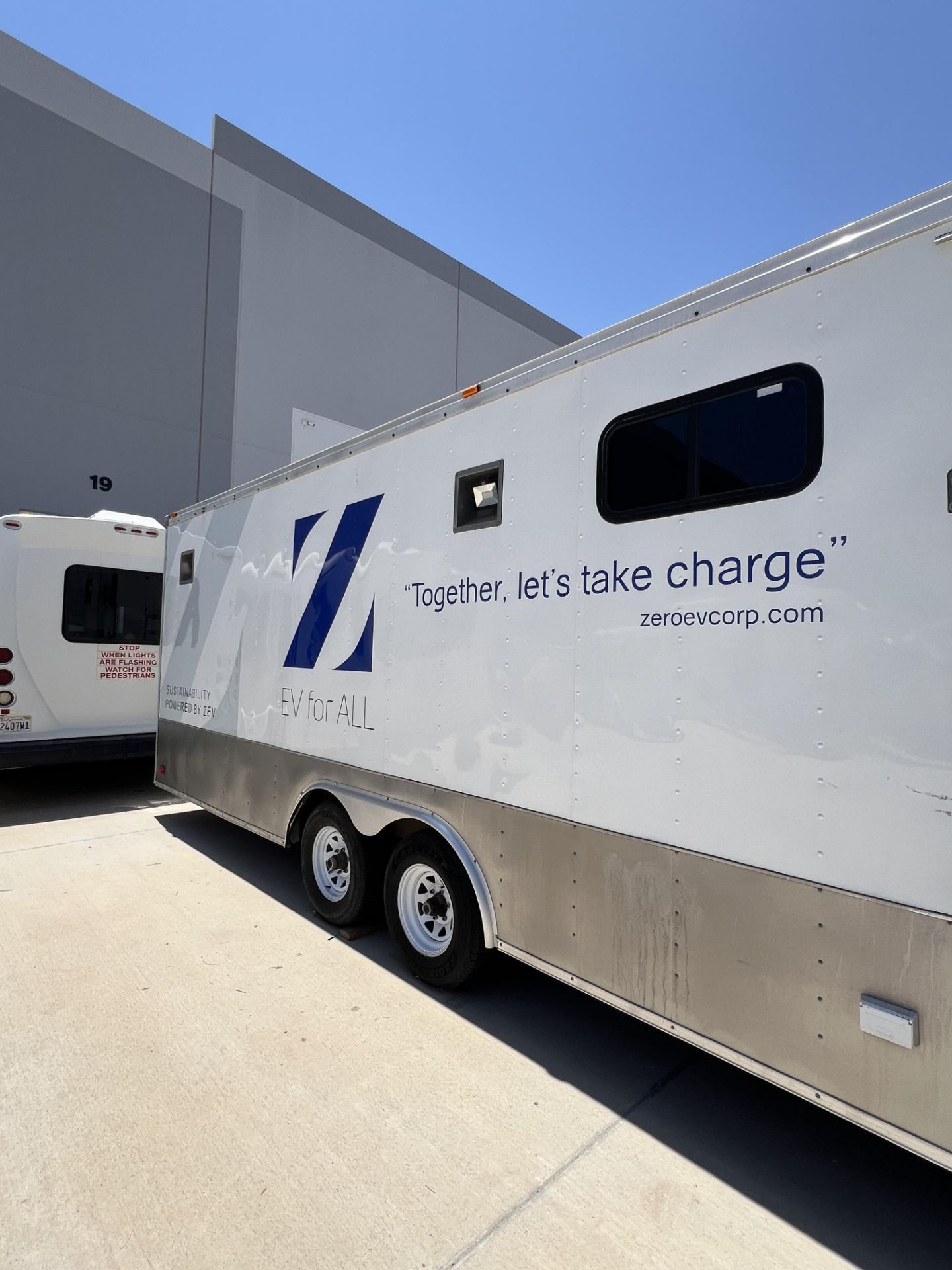 2005 28' Race Trailer, Has An Internal Gas Generator - Image 8 of 34