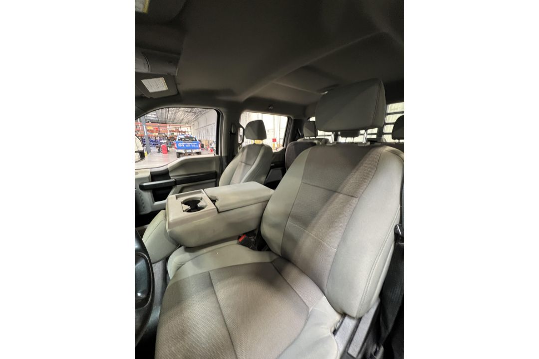 2020 Ford F-250 4 Door EV, Needs 12 Volt Battery (Condition Unkown Could Not Test Drive) Missing - Image 31 of 44