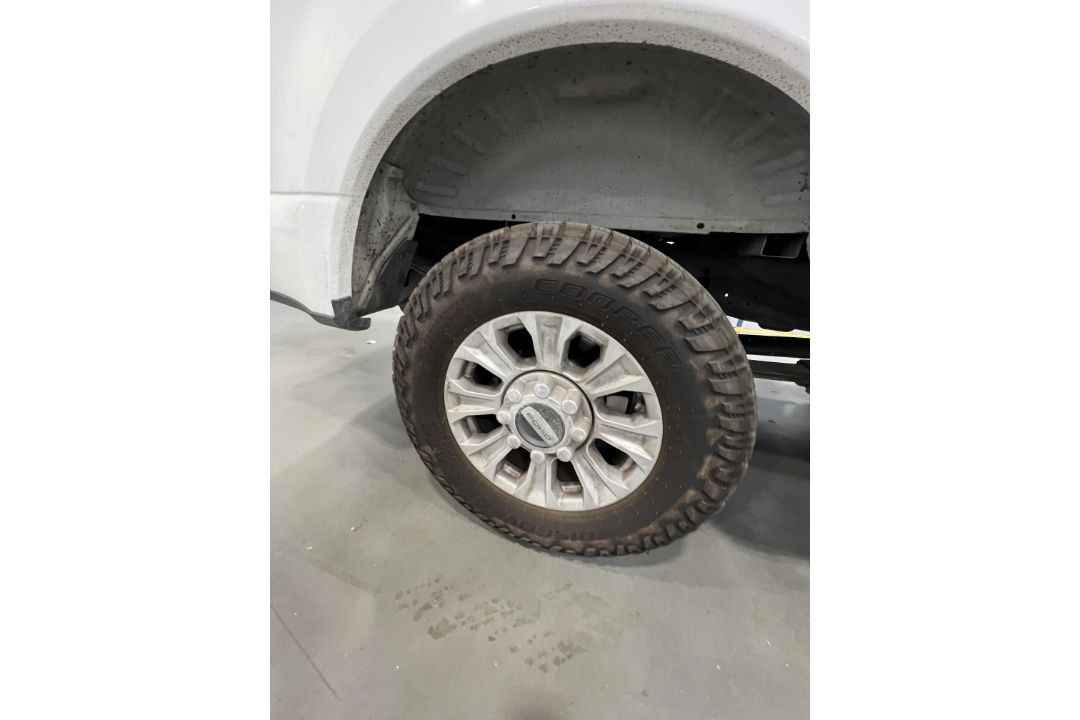 2020 Ford F-250 4 Door EV, Needs 12 Volt Battery (Condition Unkown Could Not Test Drive) Missing - Image 16 of 44
