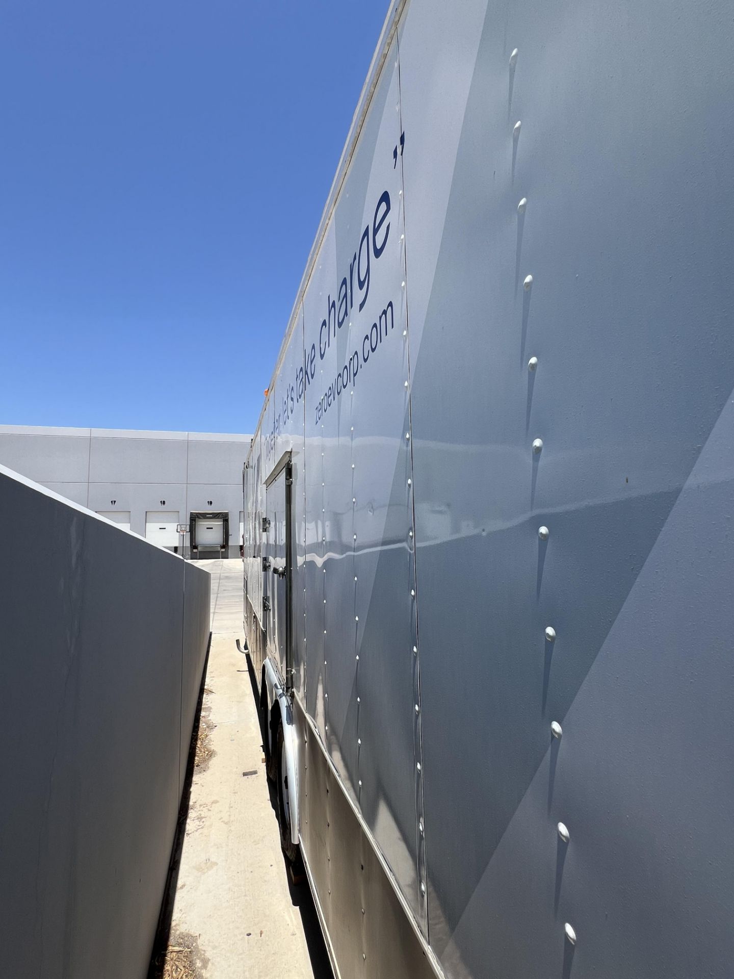 2005 28' Race Trailer, Has An Internal Gas Generator - Image 14 of 34