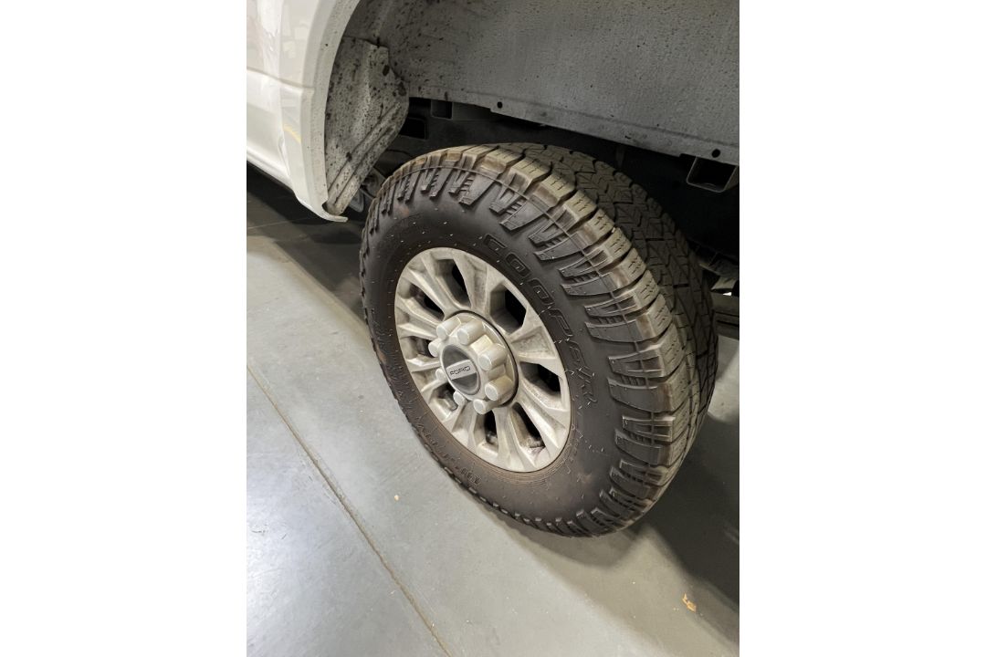 2020 Ford F-250 4 Door EV, Needs 12 Volt Battery (Condition Unkown Could Not Test Drive) Missing - Image 22 of 44