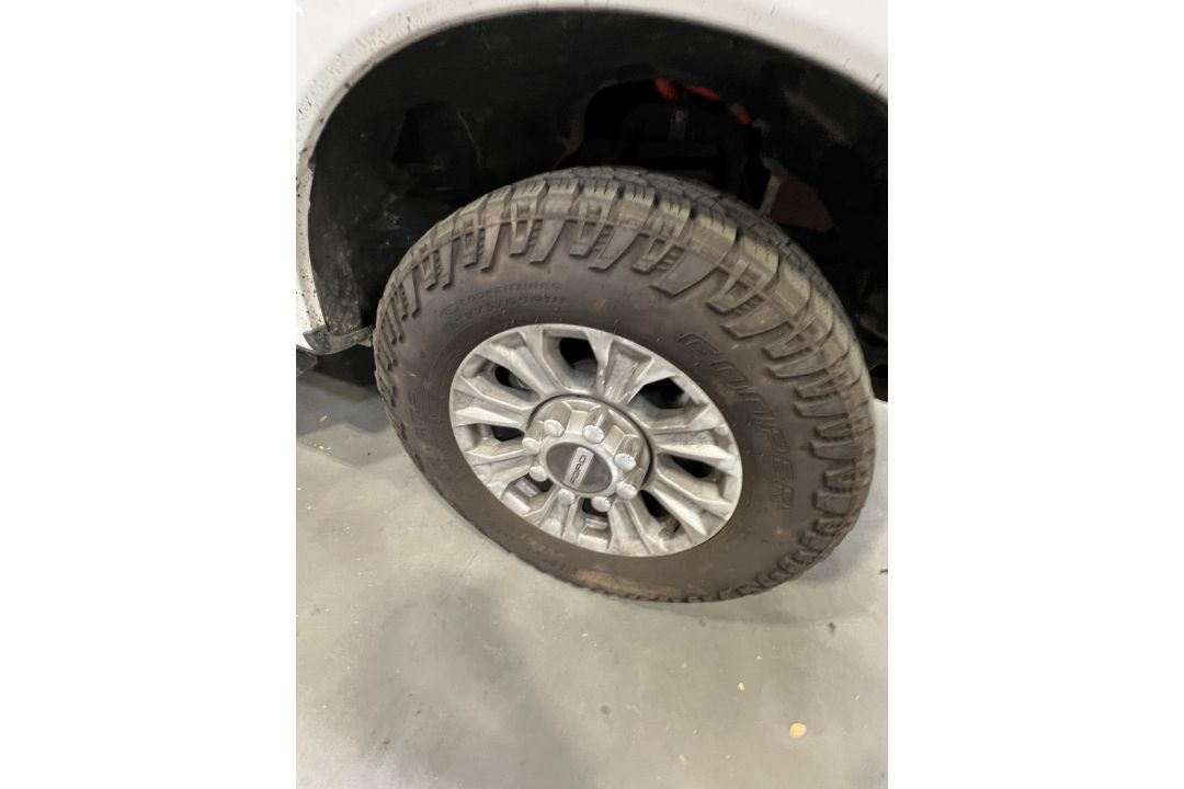 2020 Ford F-250 4 Door EV, Needs 12 Volt Battery (Condition Unkown Could Not Test Drive) Missing - Image 12 of 44