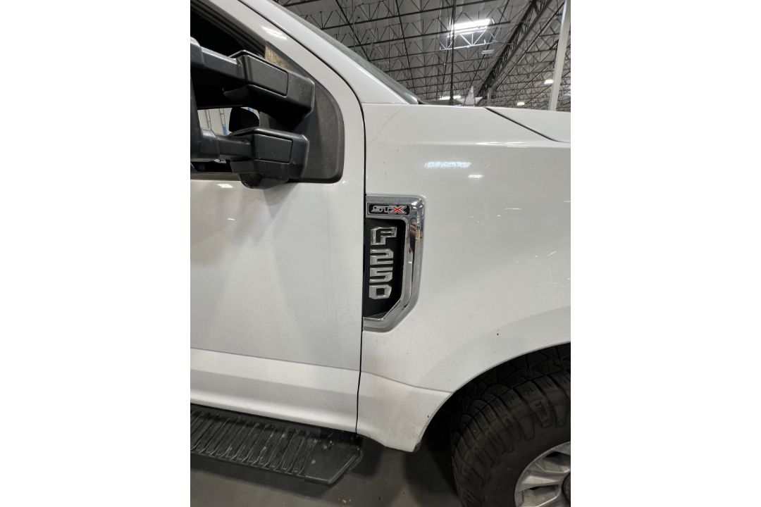 2020 Ford F-250 4 Door EV, Needs 12 Volt Battery (Condition Unkown Could Not Test Drive) Missing - Image 13 of 44