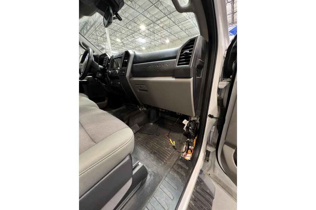2020 Ford F-250 4 Door EV, Needs 12 Volt Battery (Condition Unkown Could Not Test Drive) Missing - Image 40 of 44