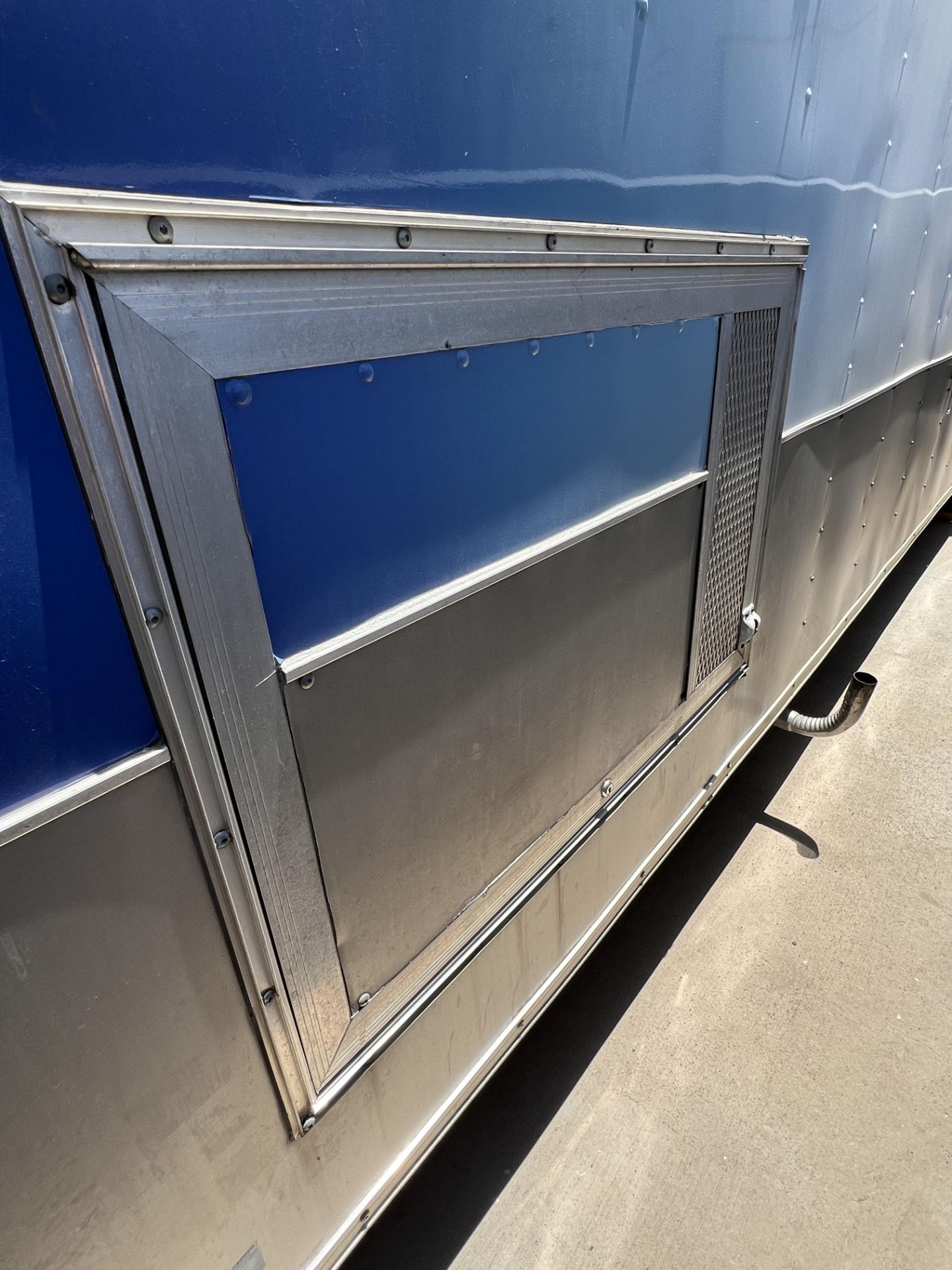 2005 28' Race Trailer, Has An Internal Gas Generator - Image 31 of 34