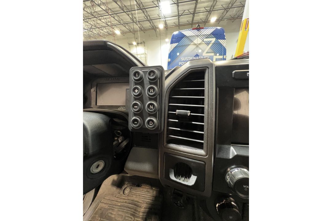 2020 Ford F-250 4 Door EV, Needs 12 Volt Battery (Condition Unkown Could Not Test Drive) Missing - Image 38 of 44
