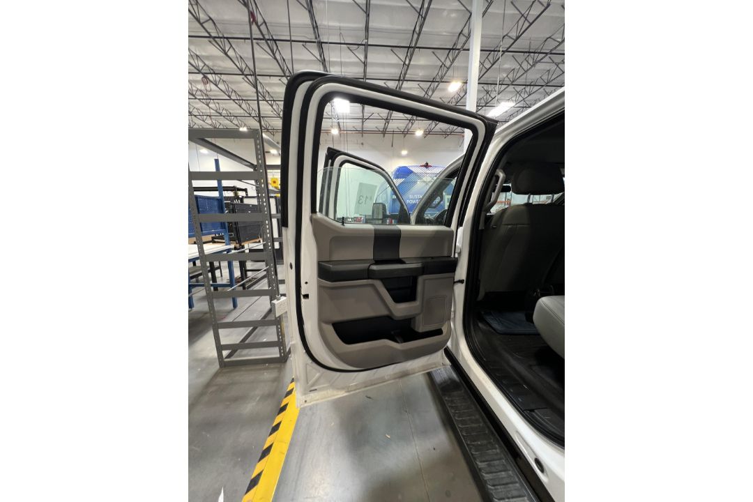 2020 Ford F-250 4 Door EV, Needs 12 Volt Battery (Condition Unkown Could Not Test Drive) Missing - Image 35 of 44