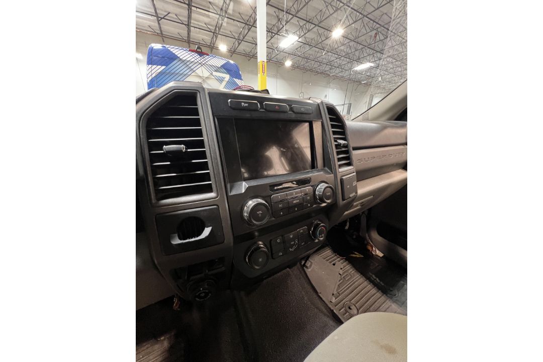 2020 Ford F-250 4 Door EV, Needs 12 Volt Battery (Condition Unkown Could Not Test Drive) Missing - Image 32 of 44