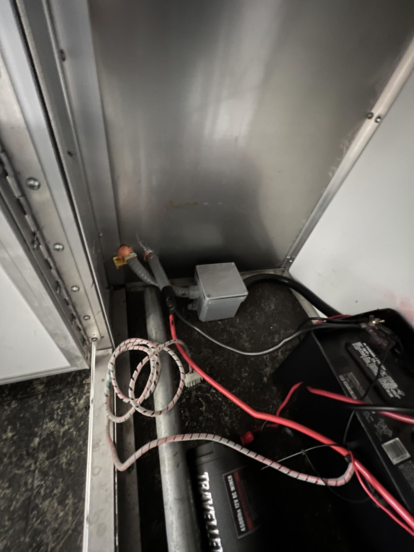 2005 28' Race Trailer, Has An Internal Gas Generator - Image 30 of 34