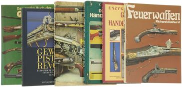 Konvolut von 6 Büchern zu Gewehren und Handfeuerwaffen