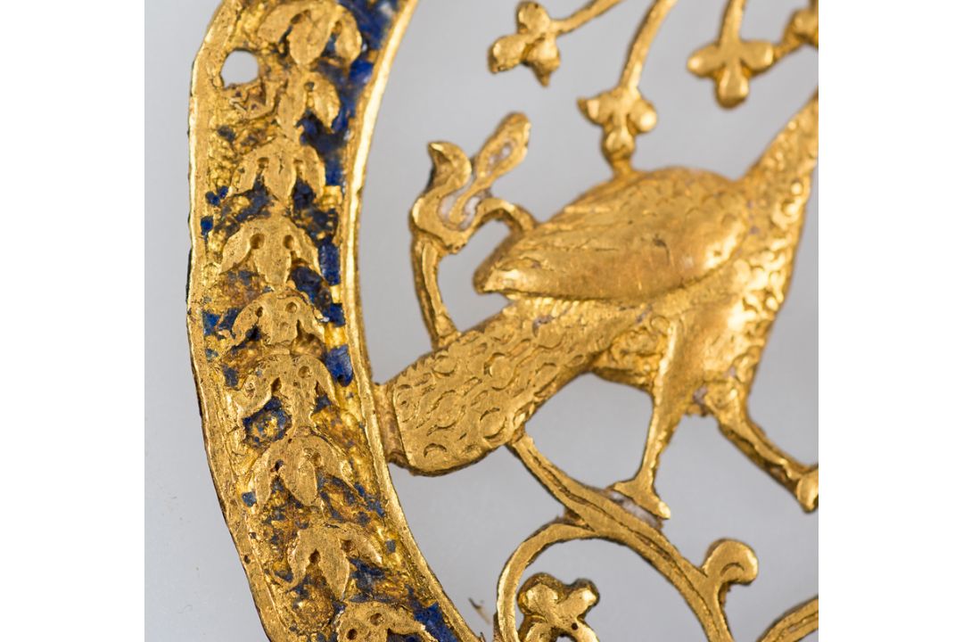 Four medallions in openwork gold and enamel. Possibly Byzantium. 10th - 15th centuries. - Bild 7 aus 17