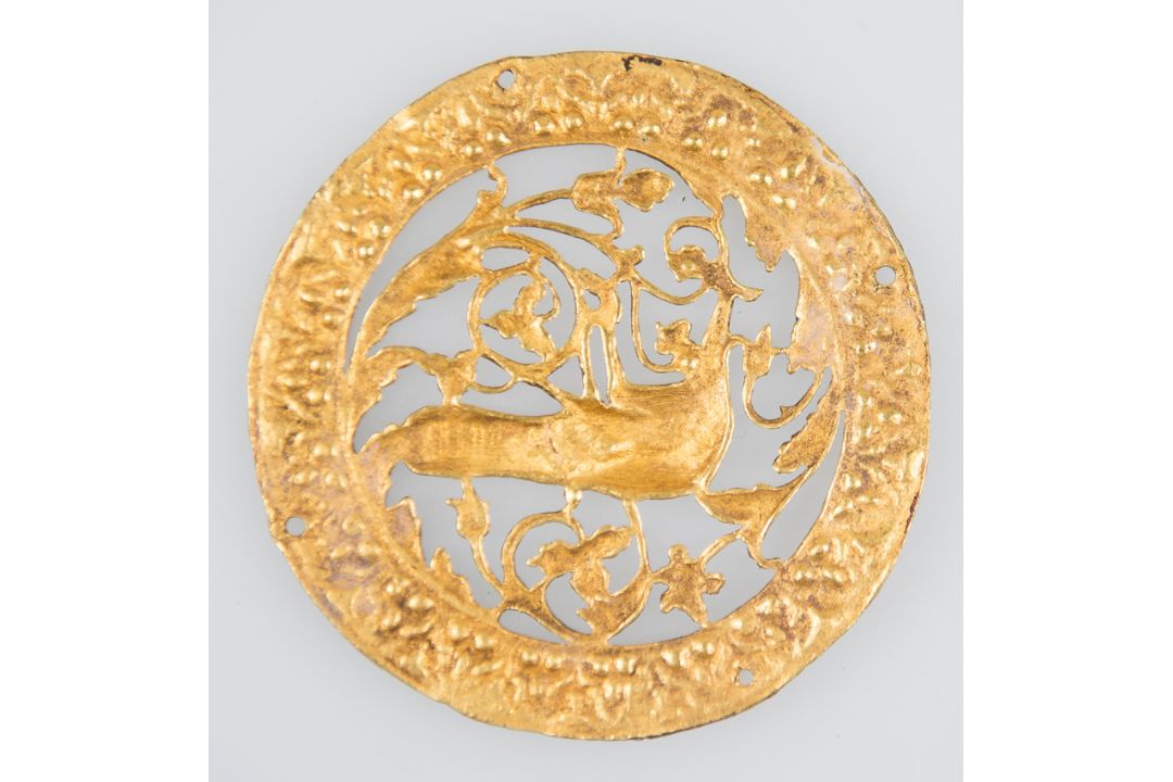Four medallions in openwork gold and enamel. Possibly Byzantium. 10th - 15th centuries. - Bild 16 aus 17