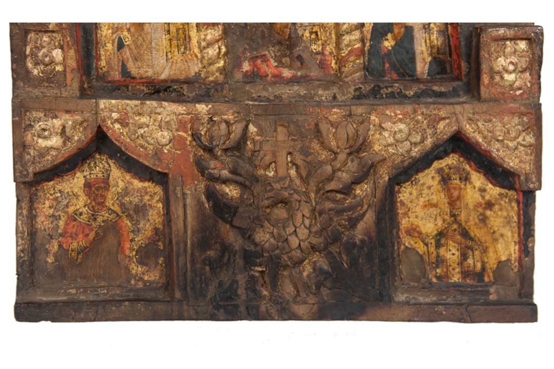 Carved, gilded, and polychromed wooden icon with gold background. Wallachia. 15th Century. - Bild 9 aus 15