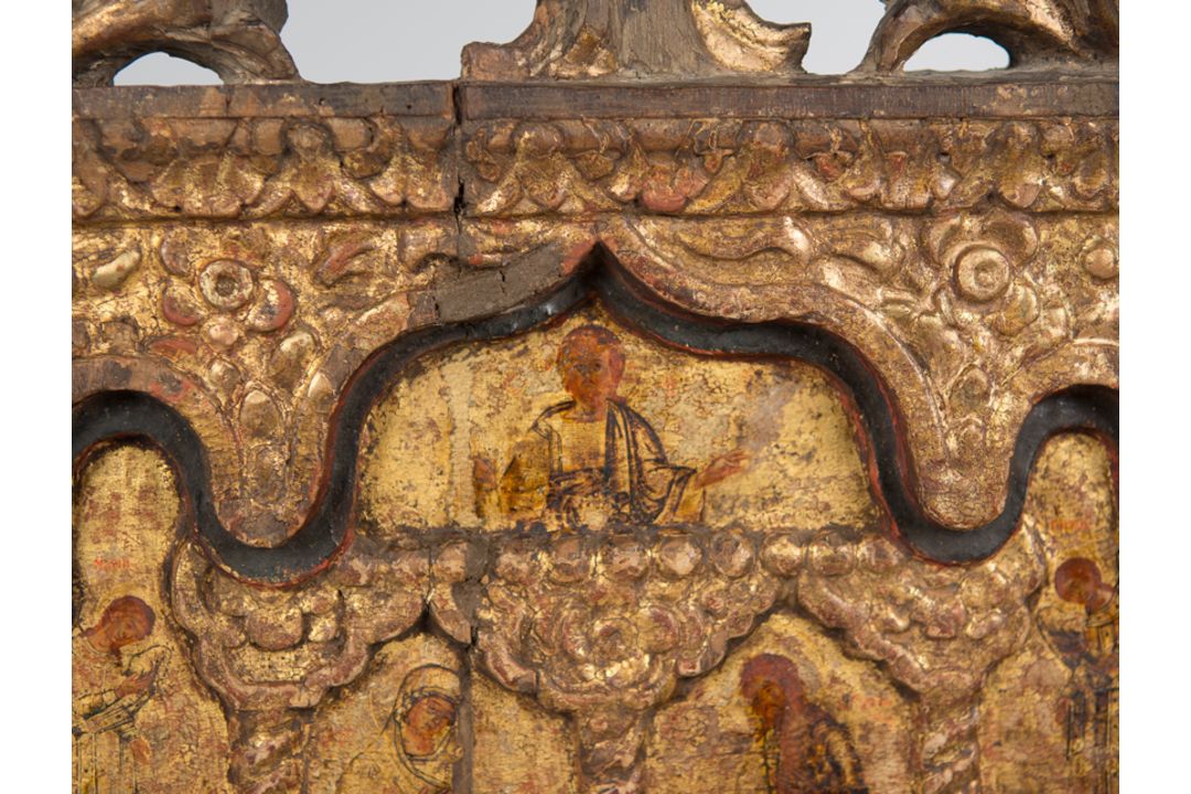 Carved, gilded, and polychromed wooden icon with gold background. Wallachia. 15th Century. - Bild 5 aus 15