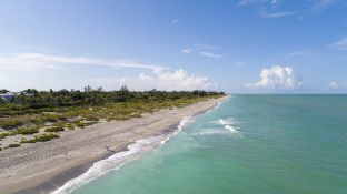 Lot in Cape Coral: Embrace Florida's Coastal Lifestyle in a Boater's Paradise!