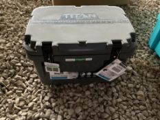 20QT TITAN COOLER