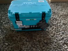 20QT TITAN COOLER
