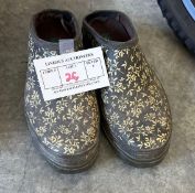 Ladies Smith and Hawken Garden Clog
