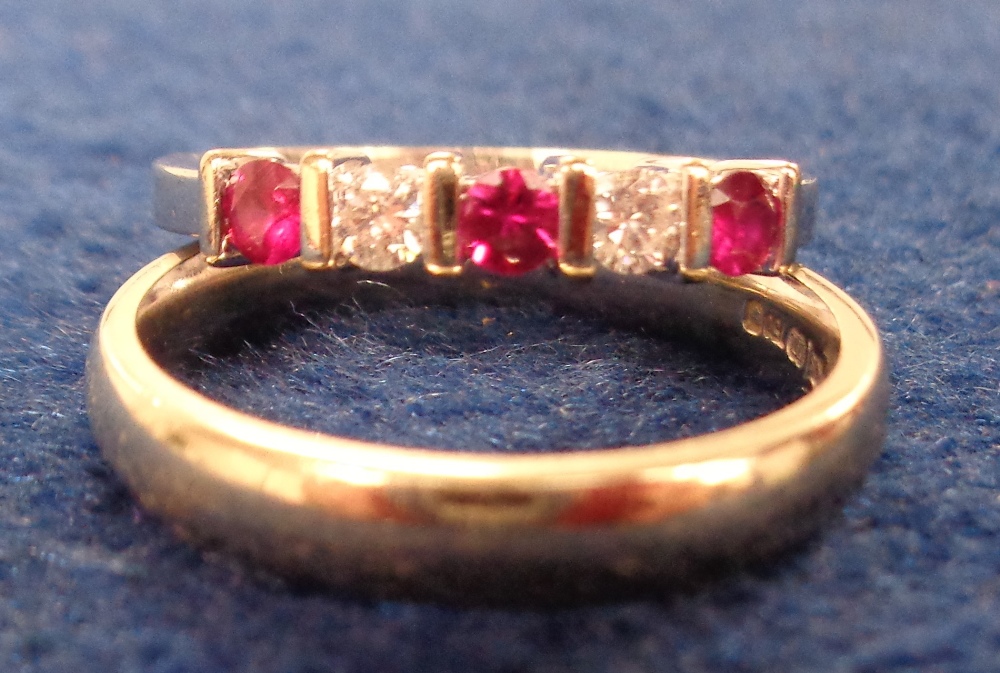 Jewellery, 2 white gold rings to comprise a wedding band hallmarked B. Bros and 750 and a 5 stone - Image 2 of 2