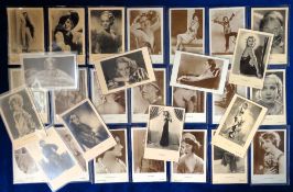 Postcards, 30 better Ross female cards to include Marlene Dietrich (3), Clara Bow (3), Brigitte Helm
