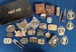 Collectables, a quantity of interesting items to include 13 belt buckles (Black & White Whisky, Jack