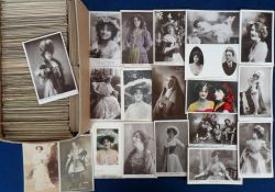 Postcards, a mixed, mainly foreign, collection of approx. 900 cards. The majority European, with